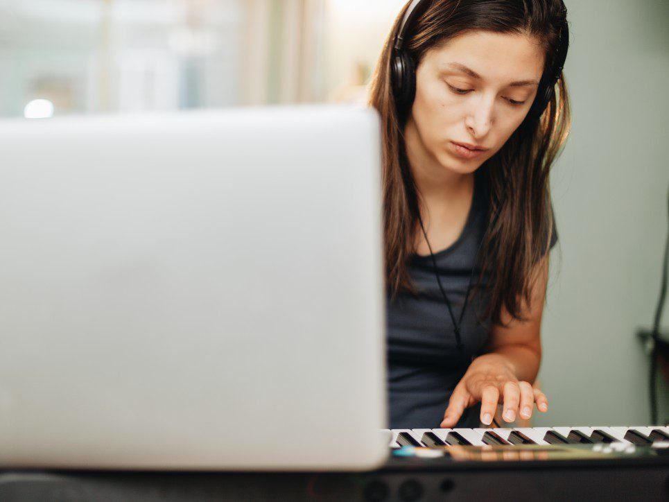 learning music piano headphones home woman instrument laptop musical playing piano t20 nLVWvg